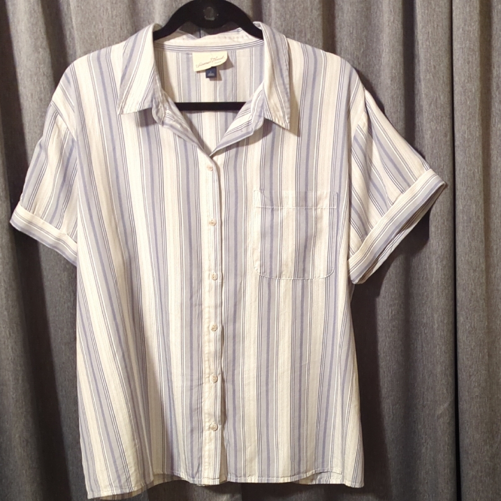 Universal Thread Lightweight Blue Stripe Short-Sleeve Shirt EUC